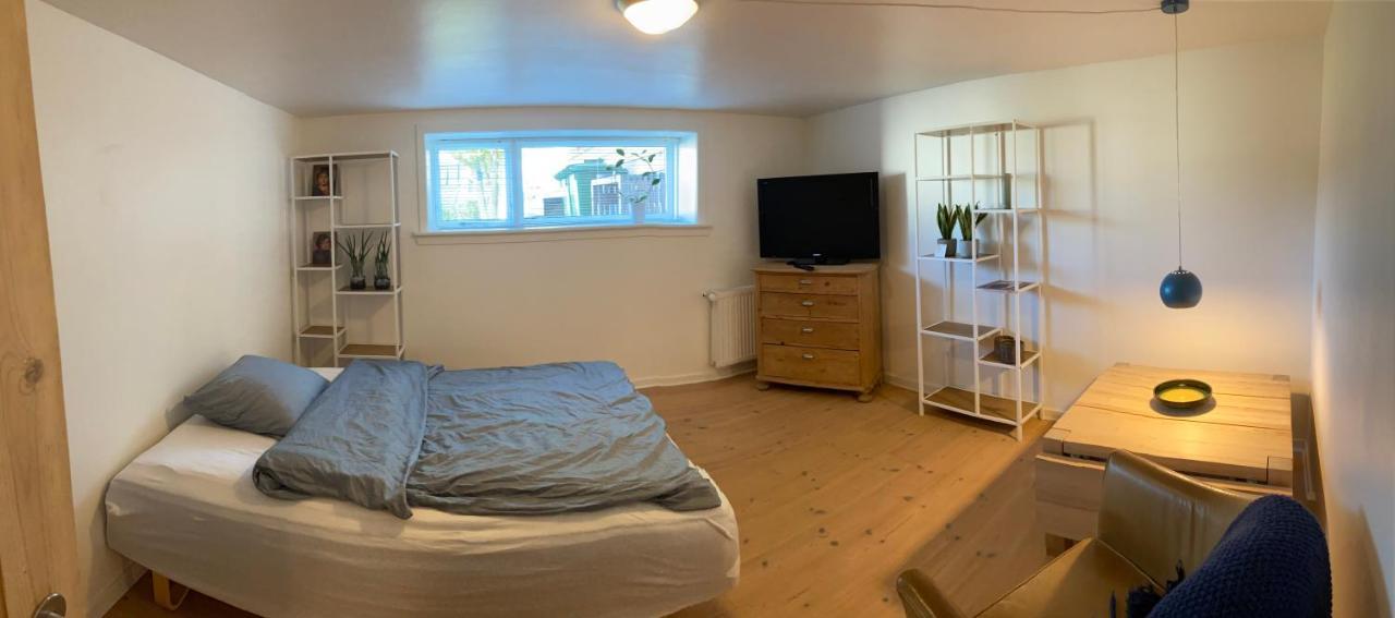 Vaerelse Med Eget Kokken Og Bad Apartment Esbjerg Exterior photo
